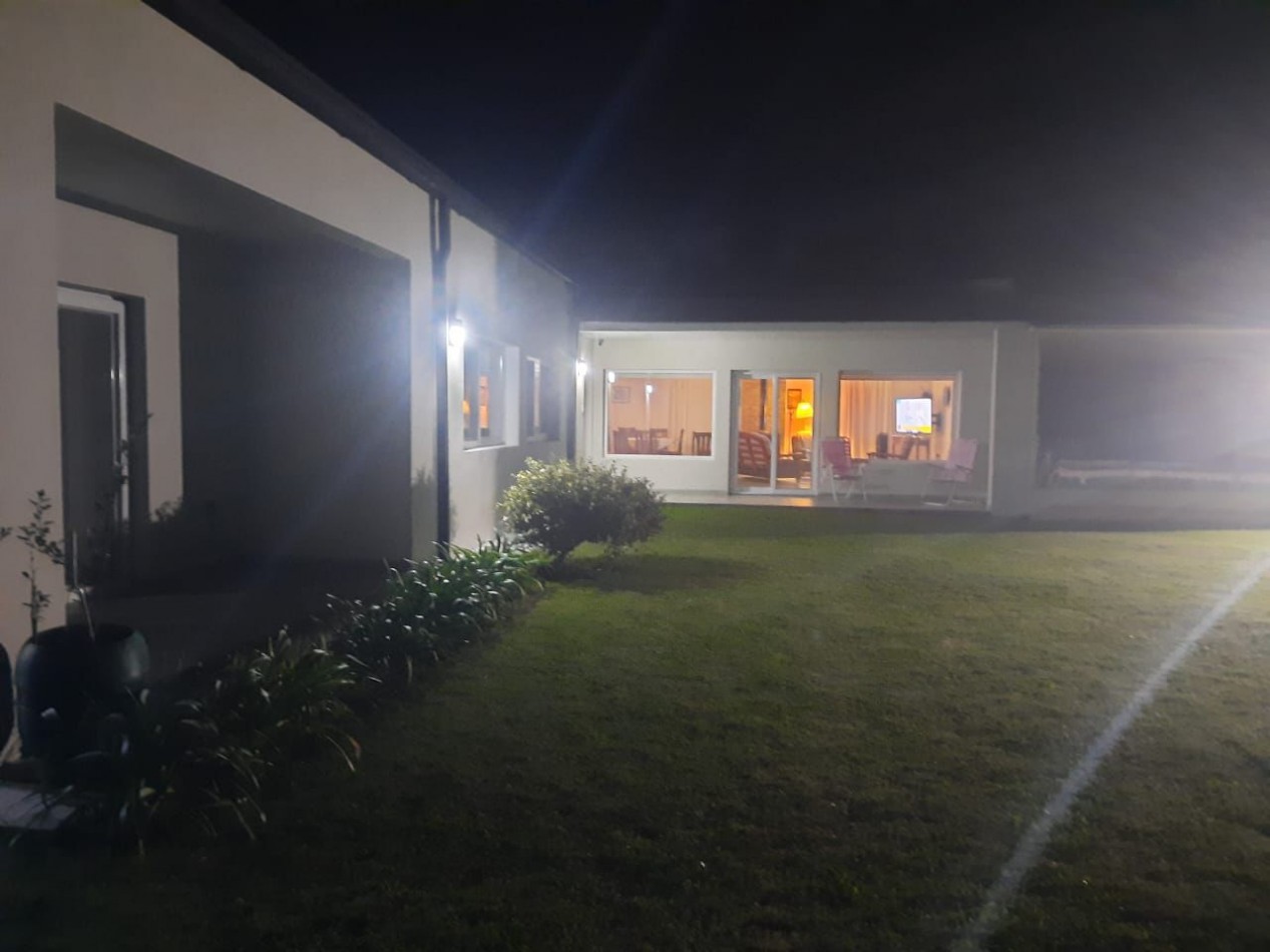 Hermosa Casa B° Lawt Tenis en Veronica 