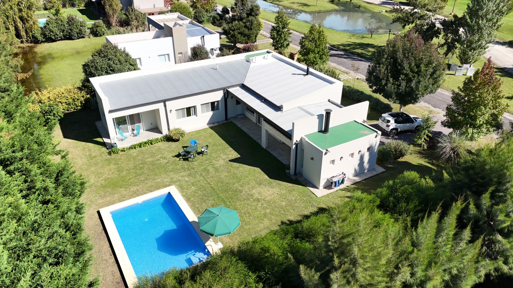 Hermosa Casa B° Lawt Tenis en Veronica 