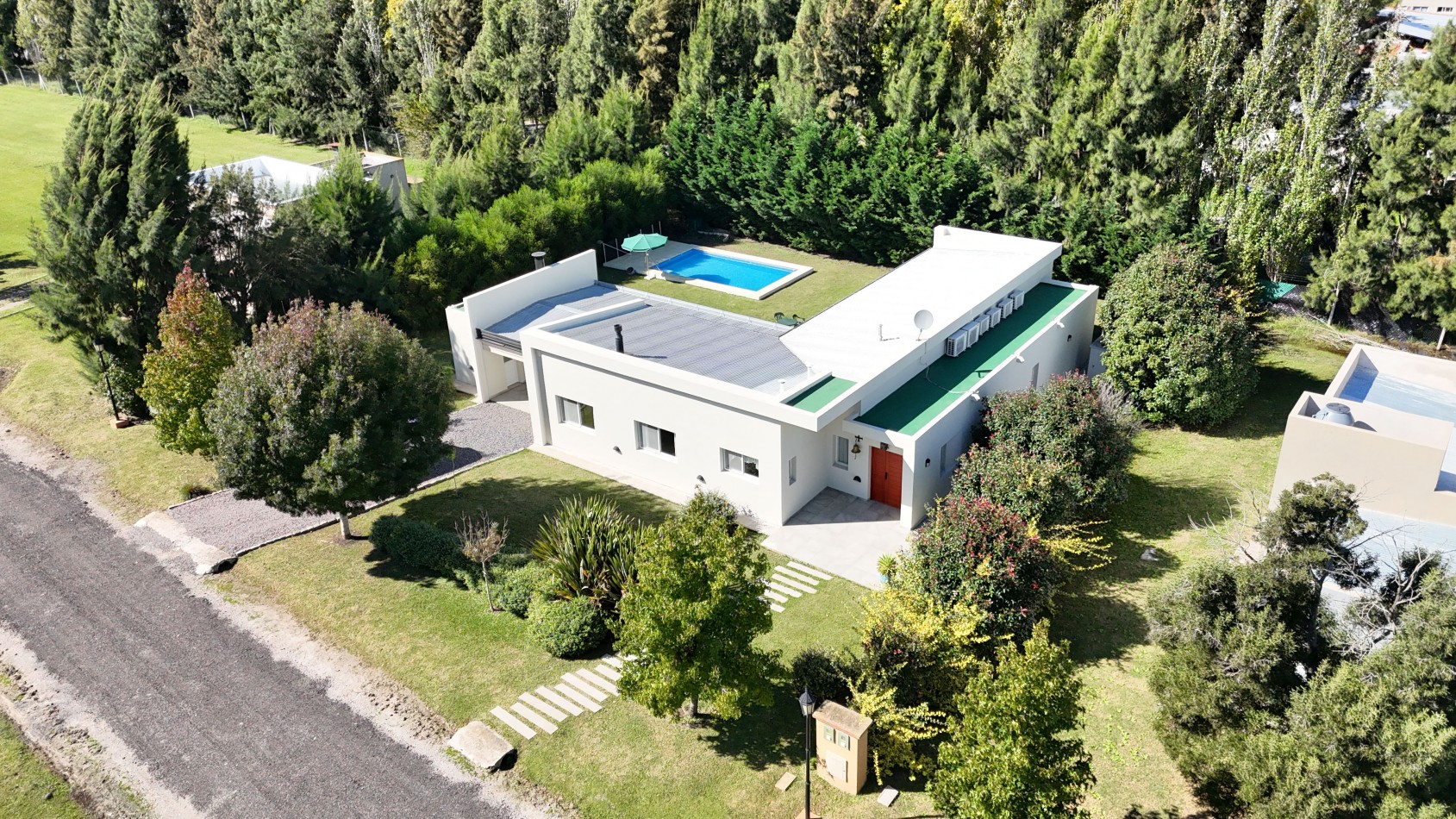 Hermosa Casa B° Lawt Tenis en Veronica 