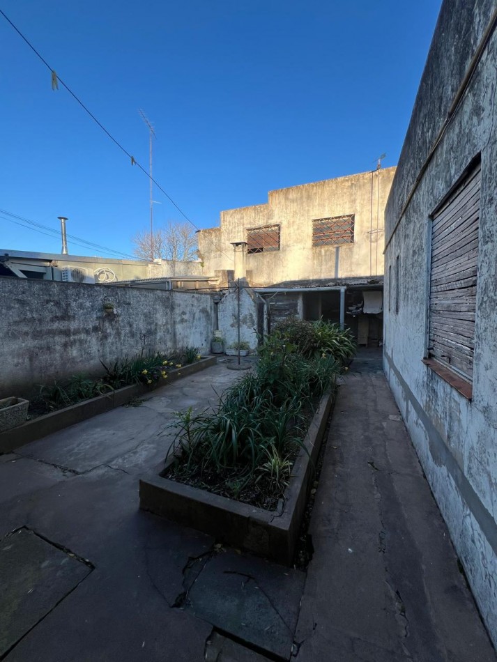 VENTA CASA  CON LOCAL VERONICA - PUNTA INDIO K-1212